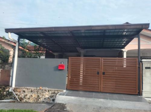 4PAX 2B2B Seremban Homestay Labu, Ainsdale, Gateway