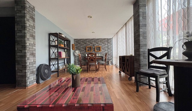 5 minutes walking distance from Angel Reforma