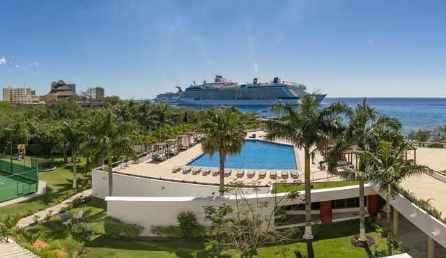 5 Star Luxury Condo with Awesome Ocean View!