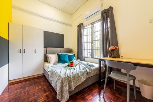 7 min to Sunway Pyramid Deluxe Room Shared House at PJS9