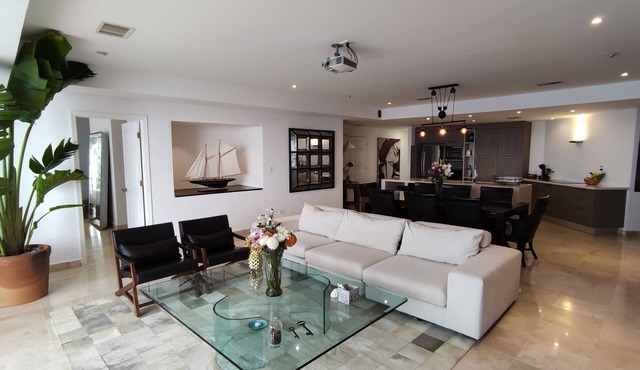 9th floor, 4 bedroom. Cielo Apartment - An ocean front dream.