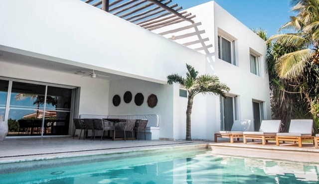 A Graceful Home for a Chic Beach Getaway