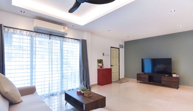 A Stylish 3BR Home Near MRT, Sunway Medical Centre