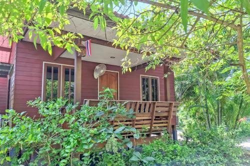AC, Wood cabin with swimming pool & gym access