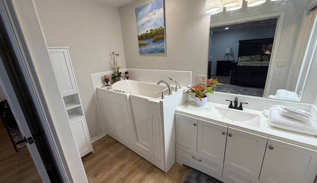ADA Luxurious Vacation Home In Jacksonville in Jacksonville