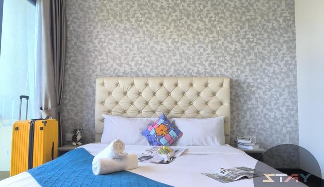 Almas Suites Couple Cozy Seaview Netflix By STAY
