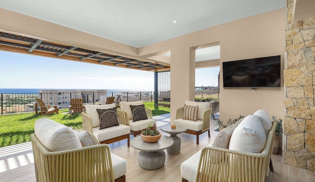 Alvar Luxury 3 BR + Golf & Beach & Private Hot Tub