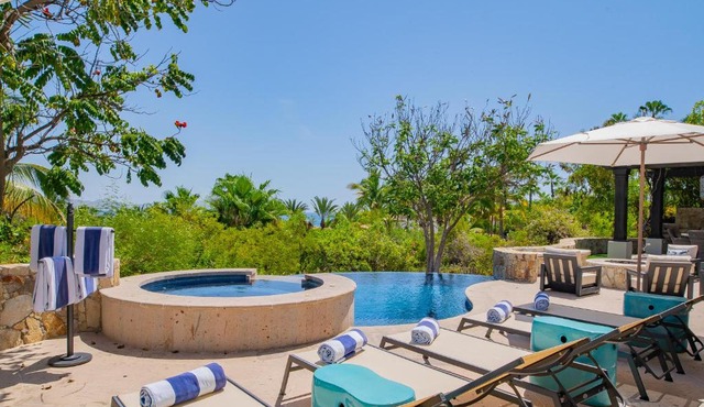 Amazing 5bd Villa Del Mar Villa with Full Staff and Steps from the Beach