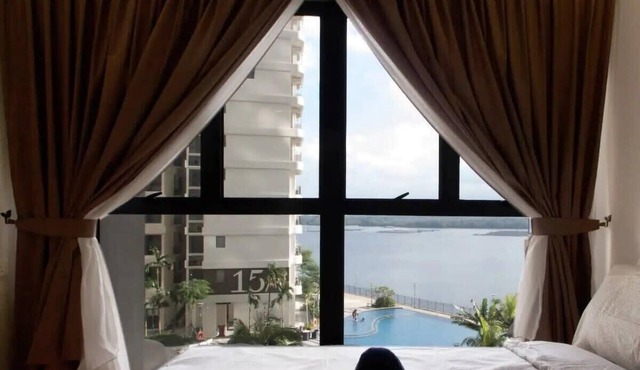 An Airy & Cozy 3BR Suite in Danga Bay FREE Parking