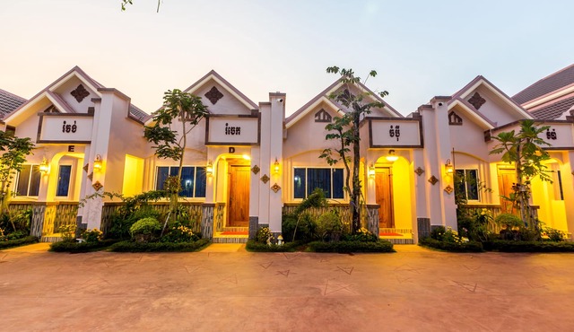 Apartment C with Swimming Pool - Champei Flower