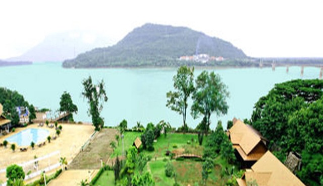 Arawan Riverside Hotel