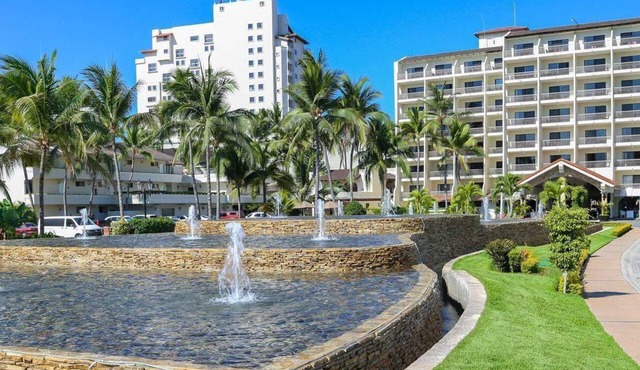 Awesome oceanfront resort with amazing Arch views in fabulous Cabo San Lucas. in Cabo San Lucas