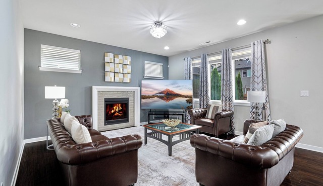 B16: Henna Villa: Corner lot, fenced, main w BR bath in Bothell