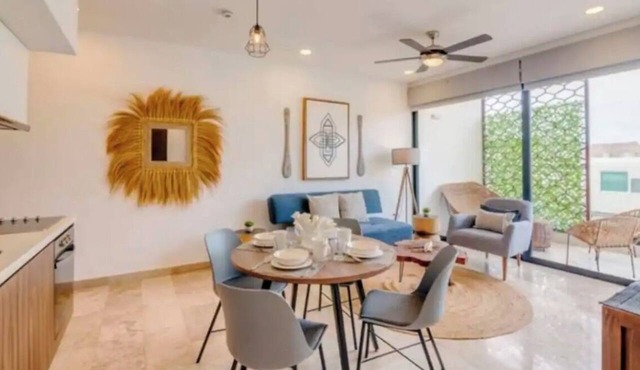 Bahay Condos 1-3 min walk to beach & 5th Av !Stylish 2-bdr apartment. fast WiFi!