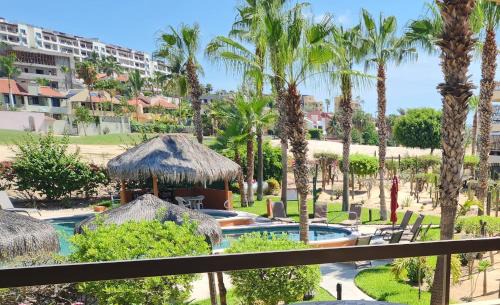 Beach Eateries Shops 10 min walk Golf view
