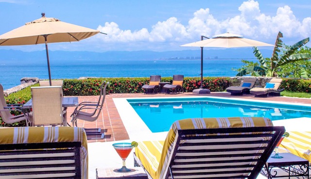 Beach Front House , 5 minutes to down town,private pool ,staff , come to enjoy!
