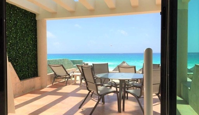 Beach Villa with terrace overlooking the Caribbean w/private entrance to beach
