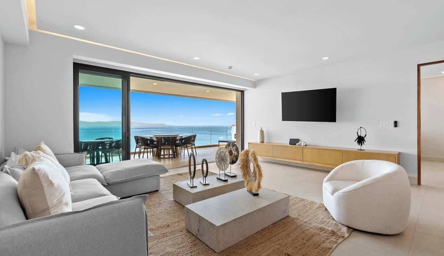 Beachfront 4BR + Panoramic Oceanviews | Panarea 6D