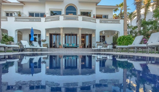 Beachfront 5 BR Villas del Mar 461 fts. Private Pool, Hot Tub, WiFi + Much More! in Los Cabos