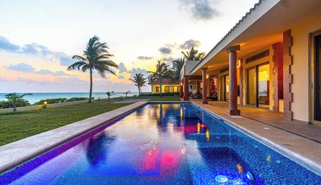 Beachfront 5BR Villa Playacar, Private Pool