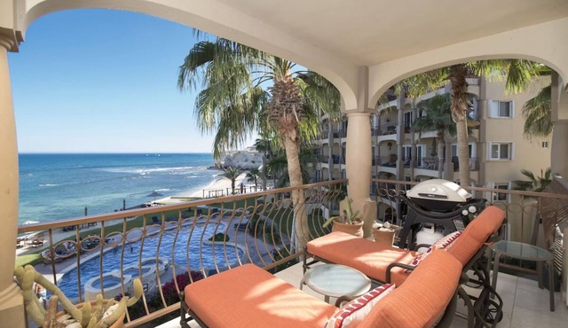 Beachfront condo at the Rock. Surfers, beach lovers paradise.
