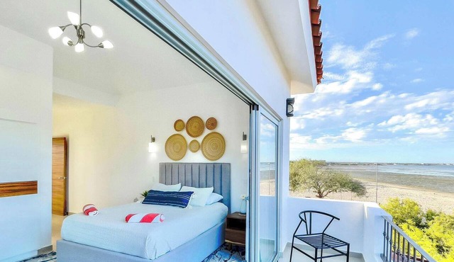 Beachfront Compound, Pool, BBQ, Best for Groups in El Centenario