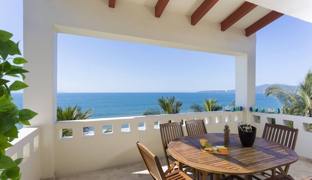 Beachfront condo in Flamingos Beach Club