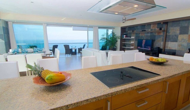 Beachfront condo in superb location with amazing views