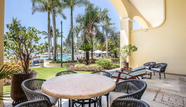 Beachfront ground level superb location