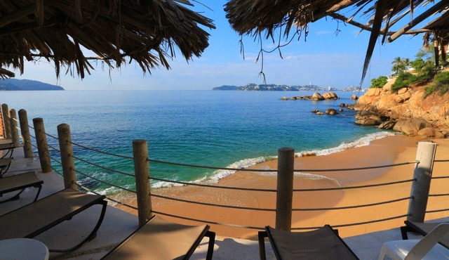 Beachfront Suite at Hotel Torres Gemelas in Acapulco de Juárez