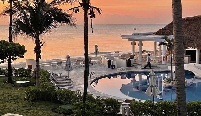 Beachfront/OceanView/PoolView/3 Bedroom/GREAT WIFI Xaman Ha Condo #7121