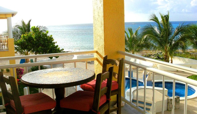Beachfront Paradise Condo - Great Snorkeling from the Beach!