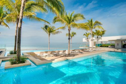 Beachfront Villa Marina at Harbor 171 - Resort Style Smart Studio