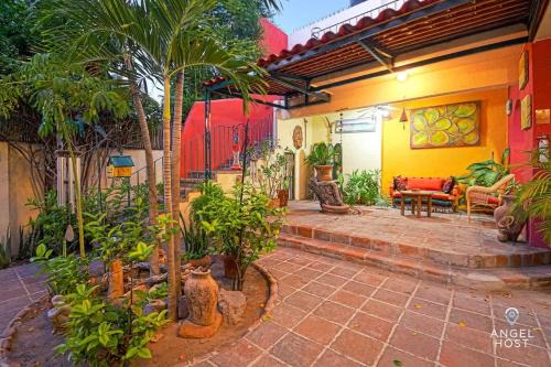 Beachside Bliss Suite 1 Block from Malecon