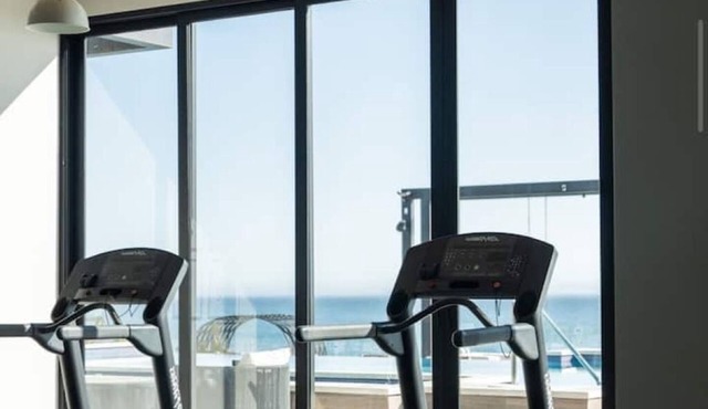 Beachside Premium Condo | Pool + Hot Tub Escape