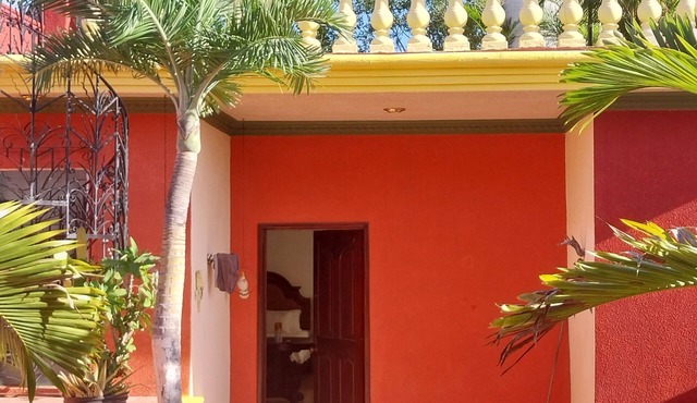 Beautiful 4 bedroom house with A/C, TV, internet and 4 individual bathrooms. in Mérida