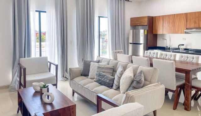 Beautiful apartment 3 blocks from the beach