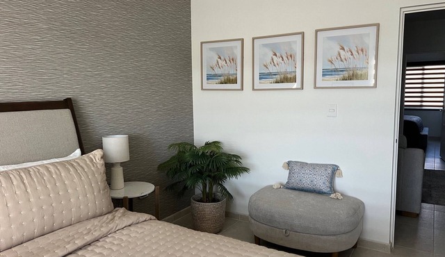 Beautiful clean house very close to the consulate!