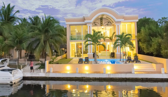 Beautiful mansion in Puerto Aventuras with pool
