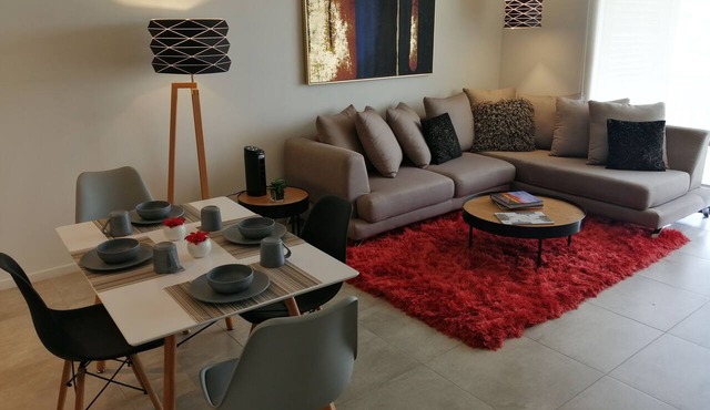 Beautiful & modern condo AC+Gym+Pool+Security