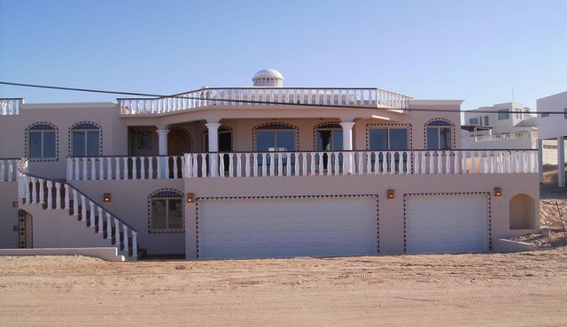 Beautiful Ocean View Home. 5 Bedroom/5.5 Bath