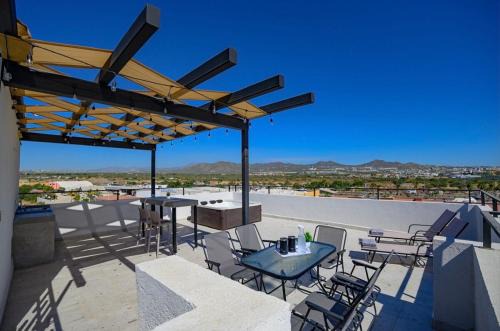 Beautiful penthouse with rooftop!