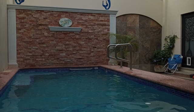 Beautiful, Private 4000 sq ft Home with Pool 3 blocks from the beach in Mazatlán