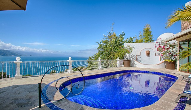 BEST SUNSET ROMANTIC PRIVATE VILLA W PRIVATE POOL, JACUZZI & STAFF 4BD