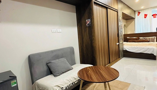 BIGPROMO! Railway View Studio at Hanoi O.Q - FREE Airport Pickup frm 5 nights
