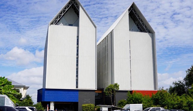 Blue Hippo & Red Crocodile Hotel
