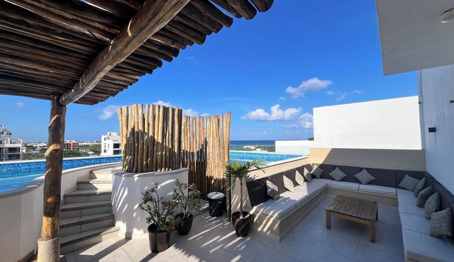 Bohemian Condo, Roof pool with ocean view!
