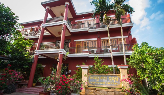 Botoum Hotel
