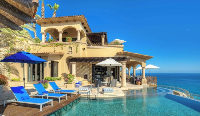 Boutique Palmilla Casita Steps from the Sea, by Cuvée