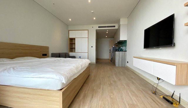 Brand new luxury condo with gorgeous balcony view to Ha Long Bay